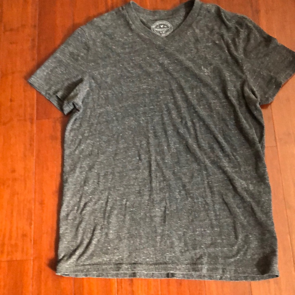 American Eagle t shirt
